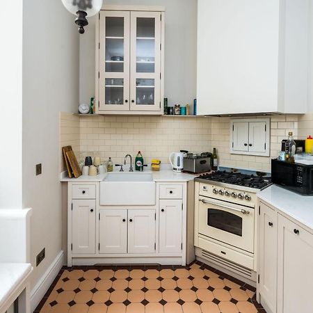 4 Bedroom House Up To 10 People At Heart Of Kensington And Chelsea Londen Buitenkant foto