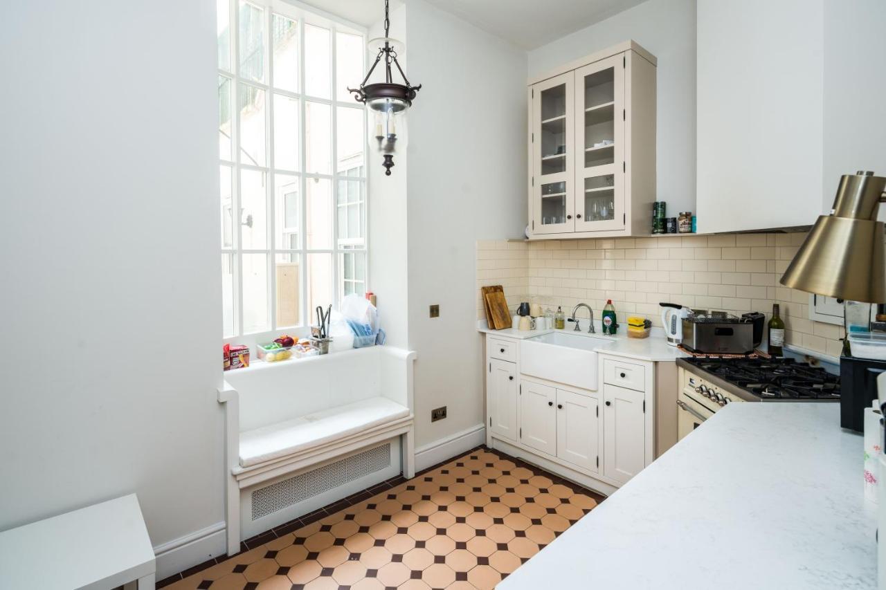 4 Bedroom House Up To 10 People At Heart Of Kensington And Chelsea Londen Buitenkant foto